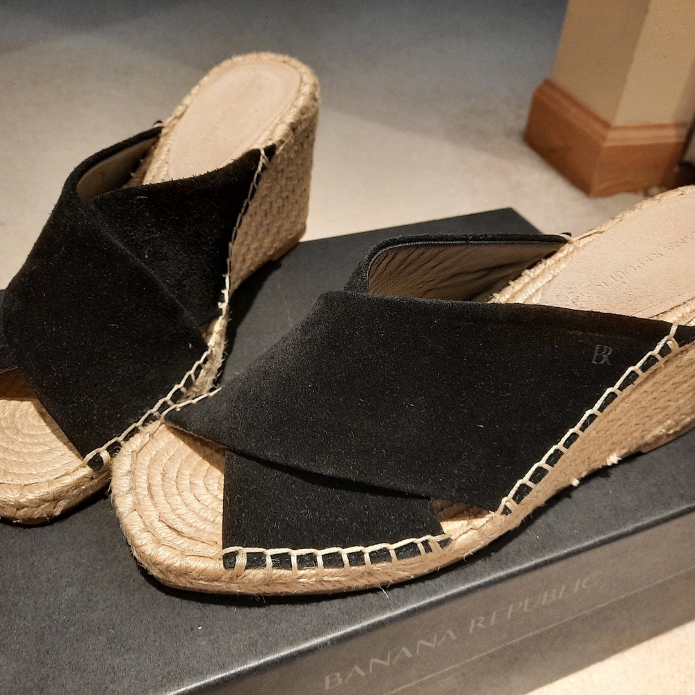 Banana Republic Black and Tan Wedge Sandals